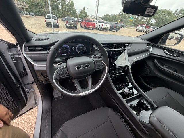 2025 Jeep Grand Cherokee GRAND CHEROKEE LAREDO X 4X2