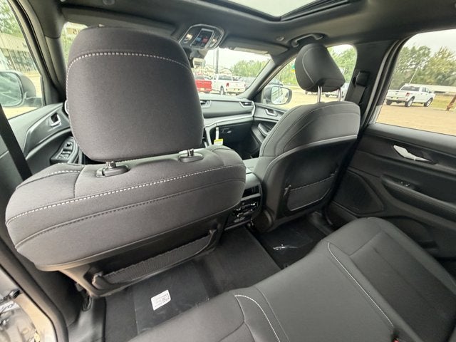 2025 Jeep Grand Cherokee GRAND CHEROKEE LAREDO X 4X2