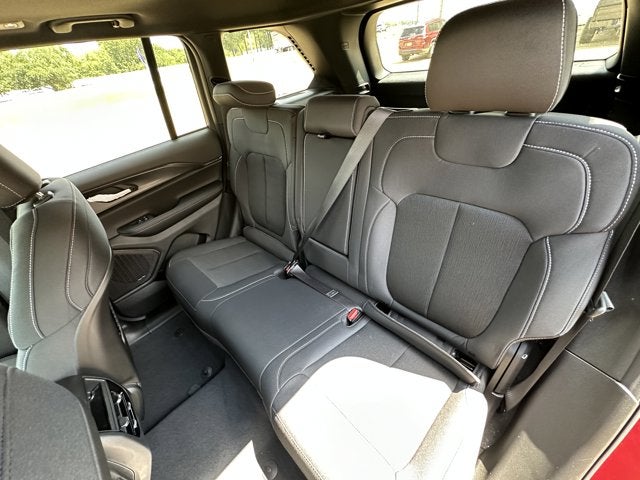 2025 Jeep Grand Cherokee GRAND CHEROKEE LAREDO X 4X2