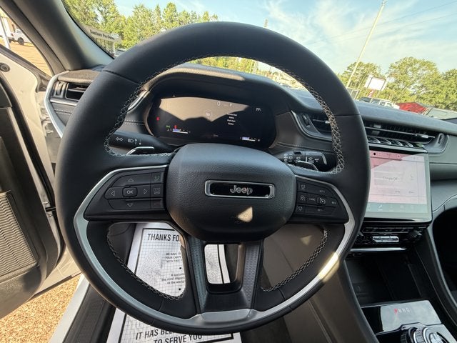 2027 Jeep Grand Cherokee GRAND CHEROKEE LAREDO X 4X2