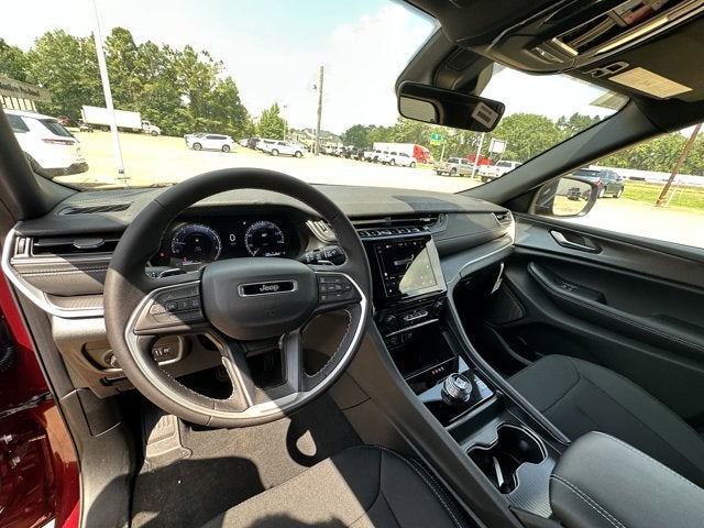 2025 Jeep Grand Cherokee GRAND CHEROKEE LAREDO X 4X2