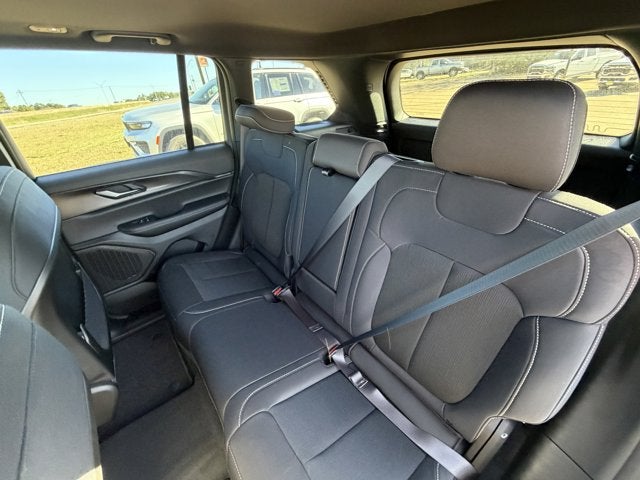 2025 Jeep Grand Cherokee GRAND CHEROKEE LAREDO X 4X2