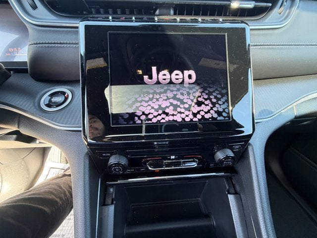 2025 Jeep Grand Cherokee GRAND CHEROKEE LAREDO X 4X2