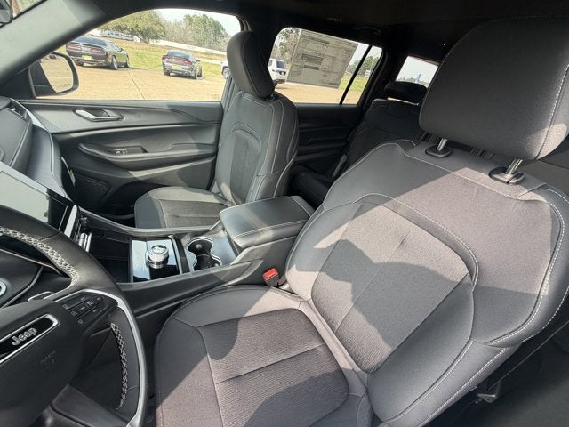 2026 Jeep Grand Cherokee GRAND CHEROKEE L LAREDO X 4X2