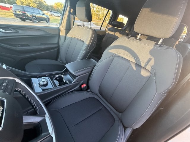 2025 Jeep Grand Cherokee GRAND CHEROKEE L LAREDO X 4X2