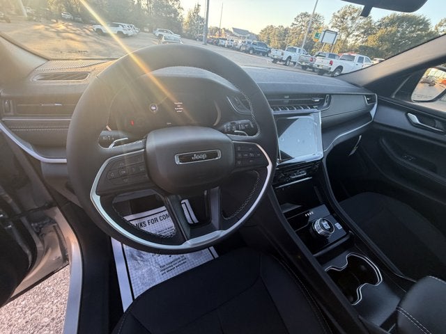 2025 Jeep Grand Cherokee GRAND CHEROKEE L LAREDO X 4X2