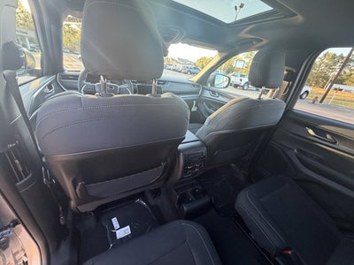 2025 Jeep Grand Cherokee GRAND CHEROKEE L LAREDO X 4X2