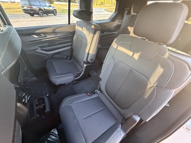 2025 Jeep Grand Cherokee GRAND CHEROKEE L LAREDO X 4X2