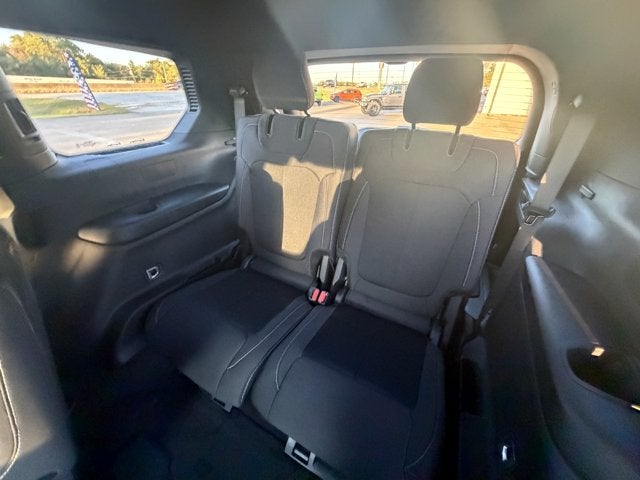 2025 Jeep Grand Cherokee GRAND CHEROKEE L LAREDO X 4X2