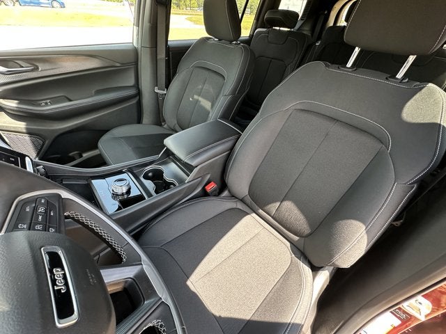 2025 Jeep Grand Cherokee GRAND CHEROKEE L LAREDO X 4X2