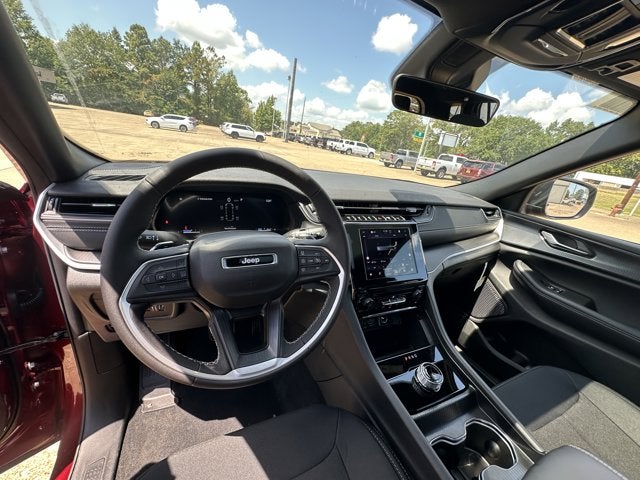 2025 Jeep Grand Cherokee GRAND CHEROKEE L LAREDO X 4X2