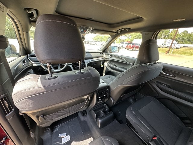 2025 Jeep Grand Cherokee GRAND CHEROKEE L LAREDO X 4X2