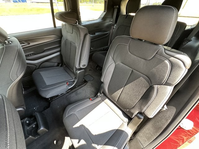 2025 Jeep Grand Cherokee GRAND CHEROKEE L LAREDO X 4X2