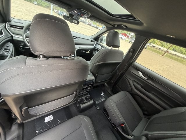 2027 Jeep Grand Cherokee GRAND CHEROKEE L LAREDO X 4X2