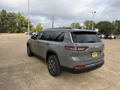 2027 Jeep Grand Cherokee GRAND CHEROKEE L LAREDO X 4X2