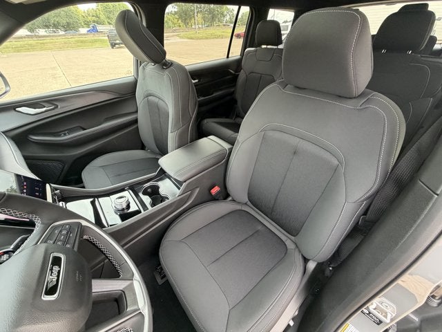 2027 Jeep Grand Cherokee GRAND CHEROKEE L LAREDO X 4X2
