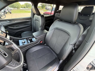 2026 Jeep Grand Cherokee GRAND CHEROKEE L LAREDO ALTITUDE 4X2