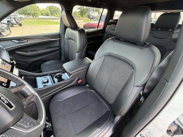 2026 Jeep Grand Cherokee GRAND CHEROKEE L LAREDO ALTITUDE 4X2