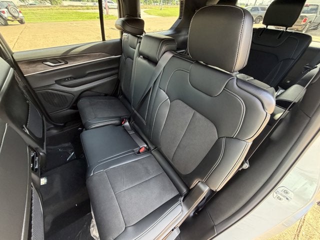 2026 Jeep Grand Cherokee GRAND CHEROKEE L LAREDO ALTITUDE 4X2