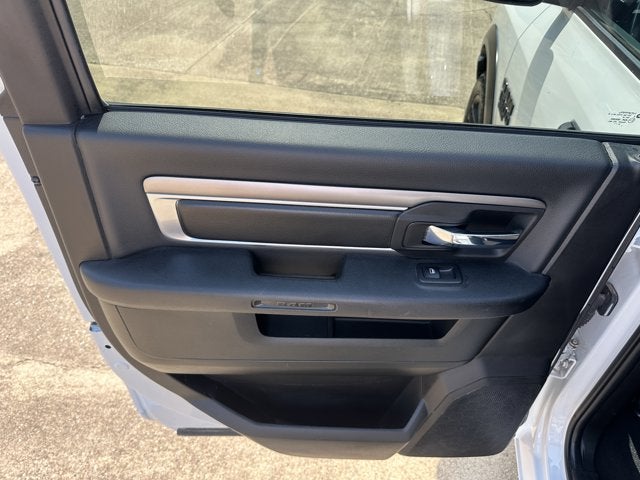 2024 RAM 1500 Classic Warlock Crew Cab 4x2 5'7' Box