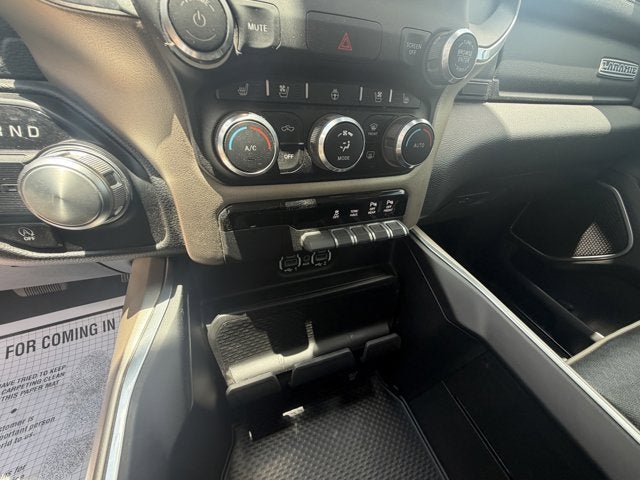 2022 RAM 1500 Laramie Crew Cab 4x2 5'7' Box
