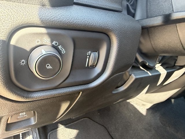 2025 RAM Ram 1500 RAM 1500 TRADESMAN CREW CAB 4X4 5'7' BOX