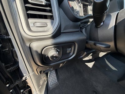 2027 RAM Ram 1500 RAM 1500 EXPRESS QUAD CAB 4X2 6'4' BOX