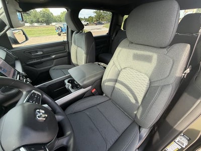 2027 RAM Ram 1500 RAM 1500 EXPRESS CREW CAB 4X4 5'7' BOX