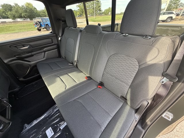 2027 RAM Ram 1500 RAM 1500 EXPRESS CREW CAB 4X4 5'7' BOX