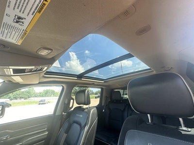 2021 RAM 1500 Laramie Crew Cab 4x4 5'7' Box