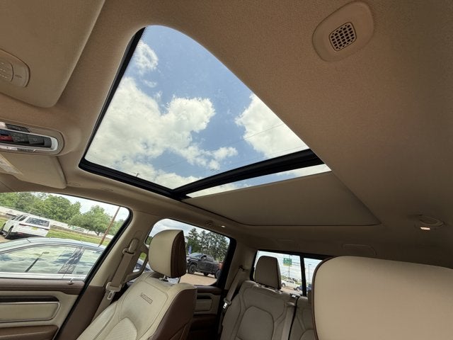 2021 RAM 1500 Laramie Crew Cab 4x4 5'7' Box