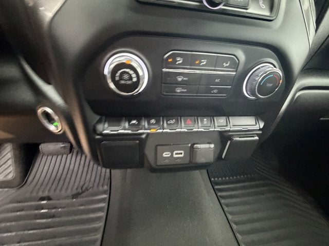 2023 Chevrolet Silverado 1500 2WD Crew Cab Short Bed Custom