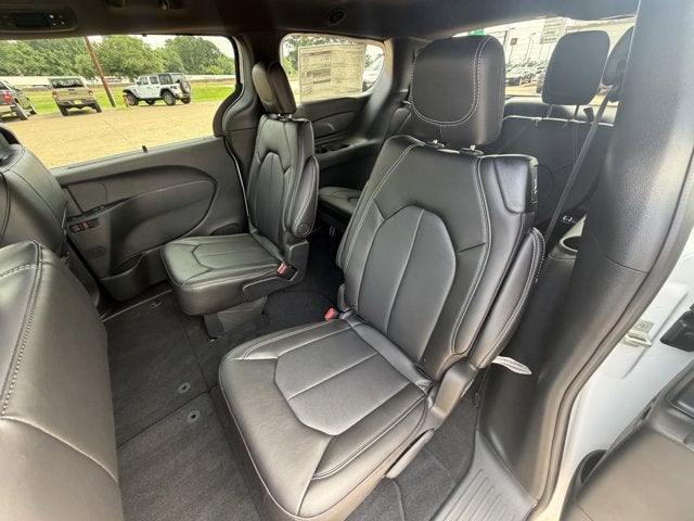 2027 Chrysler Pacifica PACIFICA SELECT