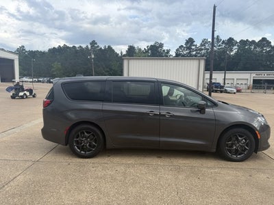2020 Chrysler Pacifica Touring