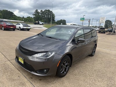 2020 Chrysler Pacifica Touring