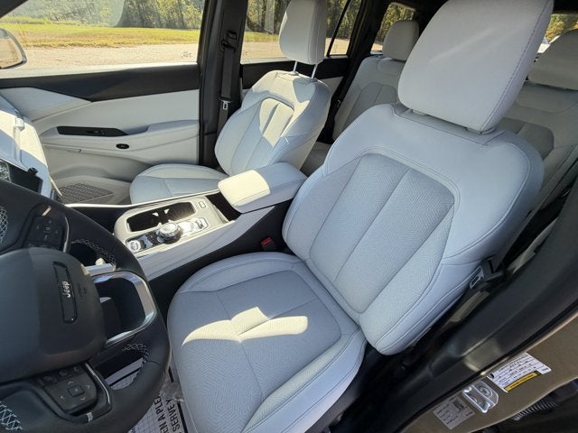 2027 Jeep Cherokee CHEROKEE LAREDO 4X4