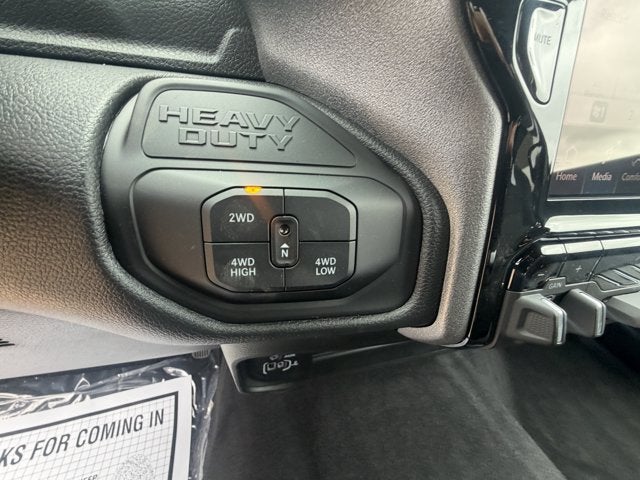 2026 RAM 2500 RAM 2500 BLACK EXPRESS CREW CAB 4X4 6'4' BOX