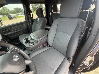 2026 RAM Ram 2500 RAM 2500 BLACK EXPRESS CREW CAB 4X4 6'4' BOX