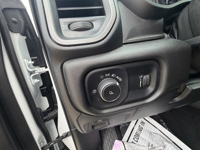 2026 RAM Ram 1500 RAM 1500 TRADESMAN CREW CAB 4X4 5'7' BOX