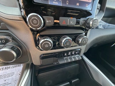 2027 RAM Ram 1500 RAM 1500 EXPRESS CREW CAB 4X4 5'7' BOX