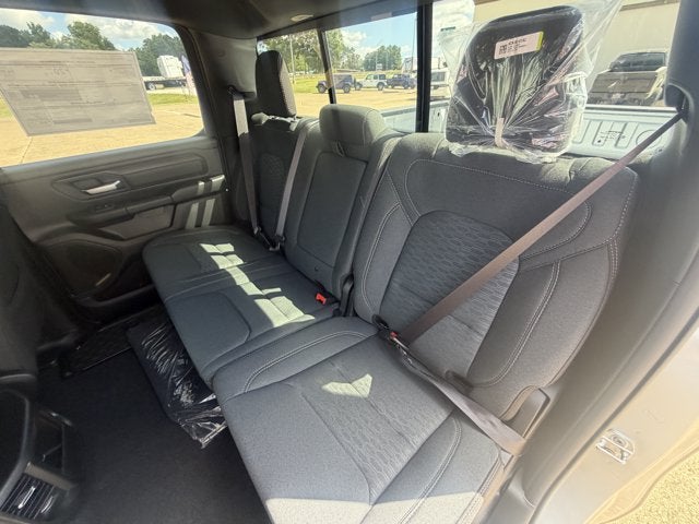 2026 RAM 1500 RAM 1500 EXPRESS CREW CAB 4X4 5'7' BOX