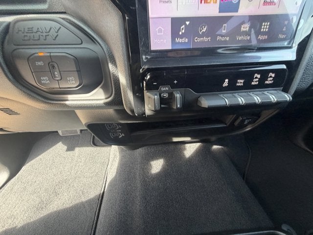 2026 RAM Ram 2500 RAM 2500 BLACK EXPRESS CREW CAB 4X4 6'4' BOX