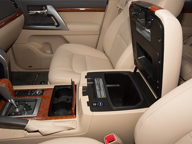 2013 Toyota Land Cruiser V8