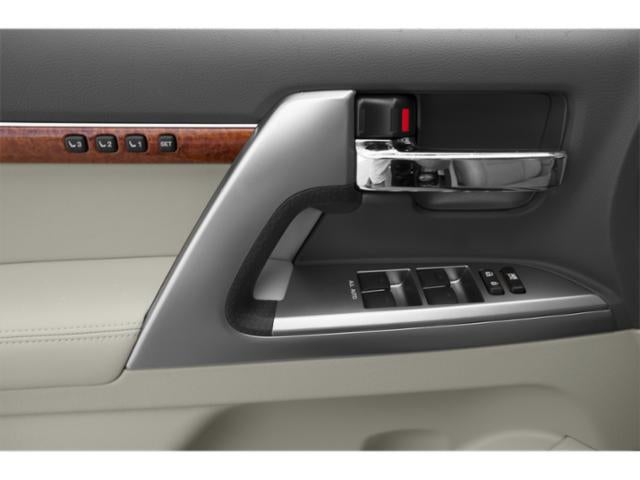 2013 Toyota Land Cruiser V8