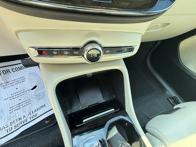 2024 Volvo XC40 B5 Plus Bright Theme