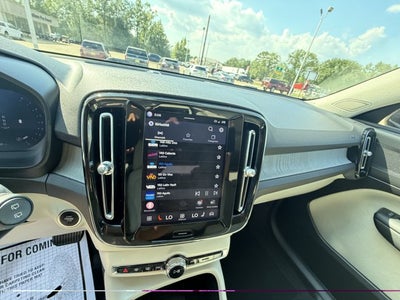 2024 Volvo XC40 B5 Plus Bright Theme